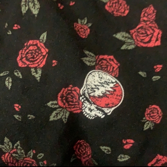Super fun and stunning By Junkfood skeletons and roses wrap top - Picture 2 of 3